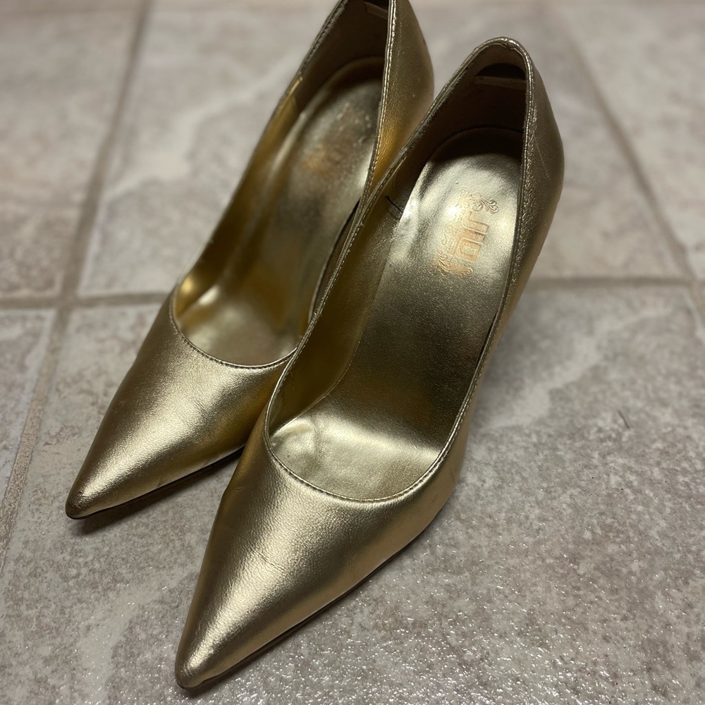 J Lo gold heels size 5